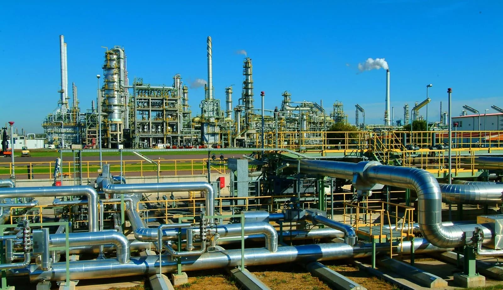 Industrial insulation work on process equipment